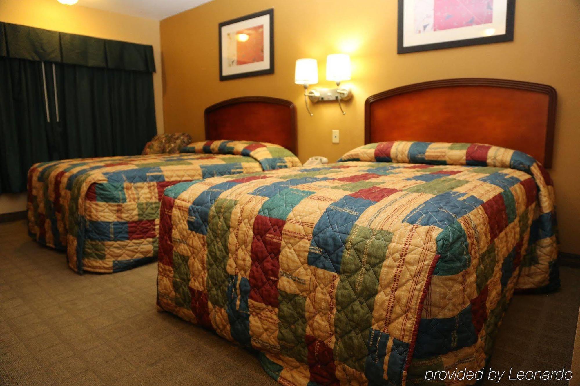 Kingsway Inn Corsicana Room photo