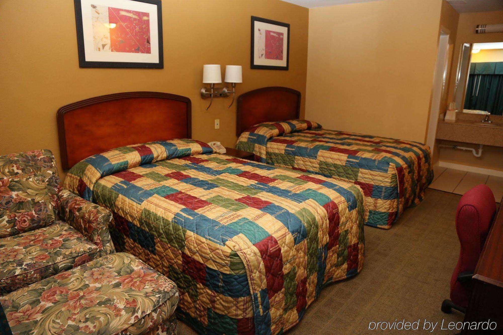 Kingsway Inn Corsicana Room photo