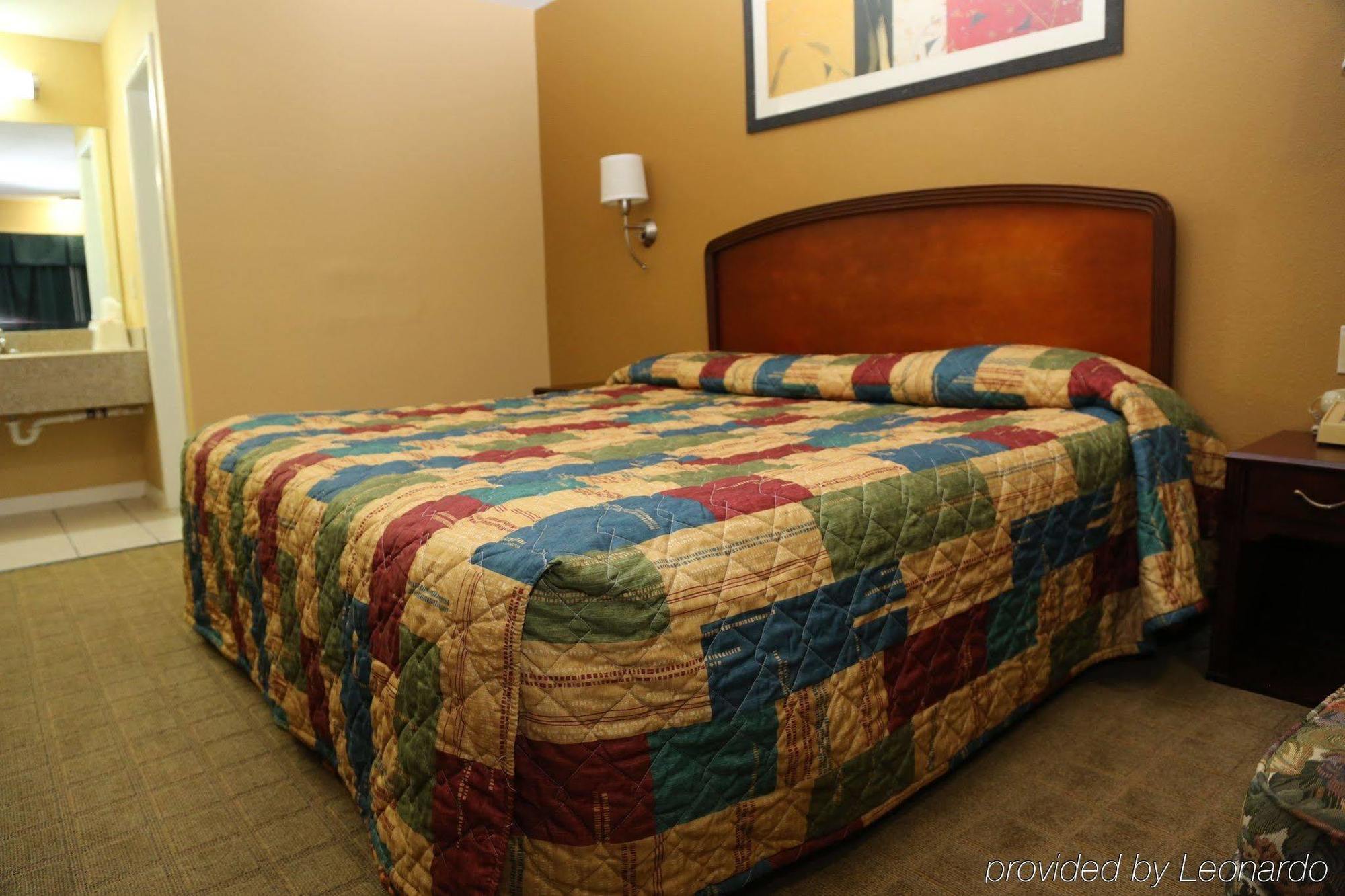 Kingsway Inn Corsicana Room photo